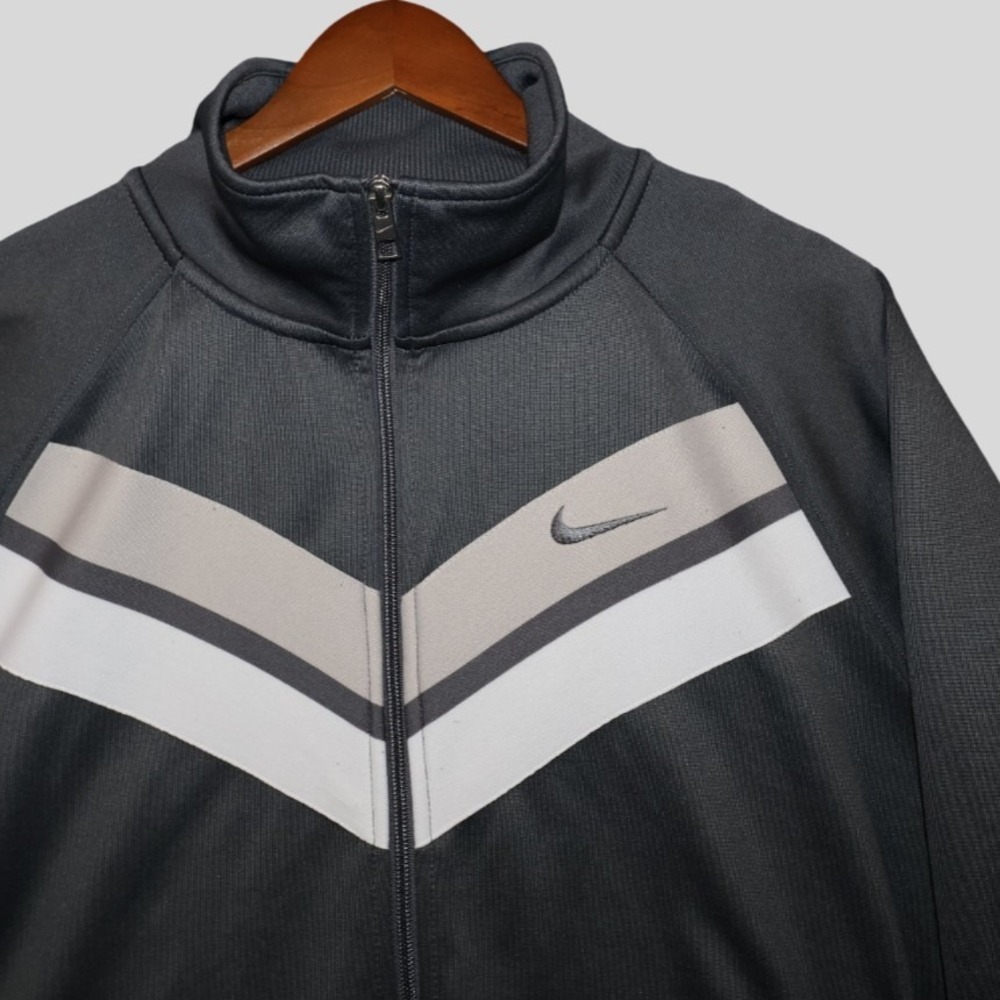 Nike Athletic Dept Mens Grey White Chevron Full Zip Track Jacket Size Large Y2K